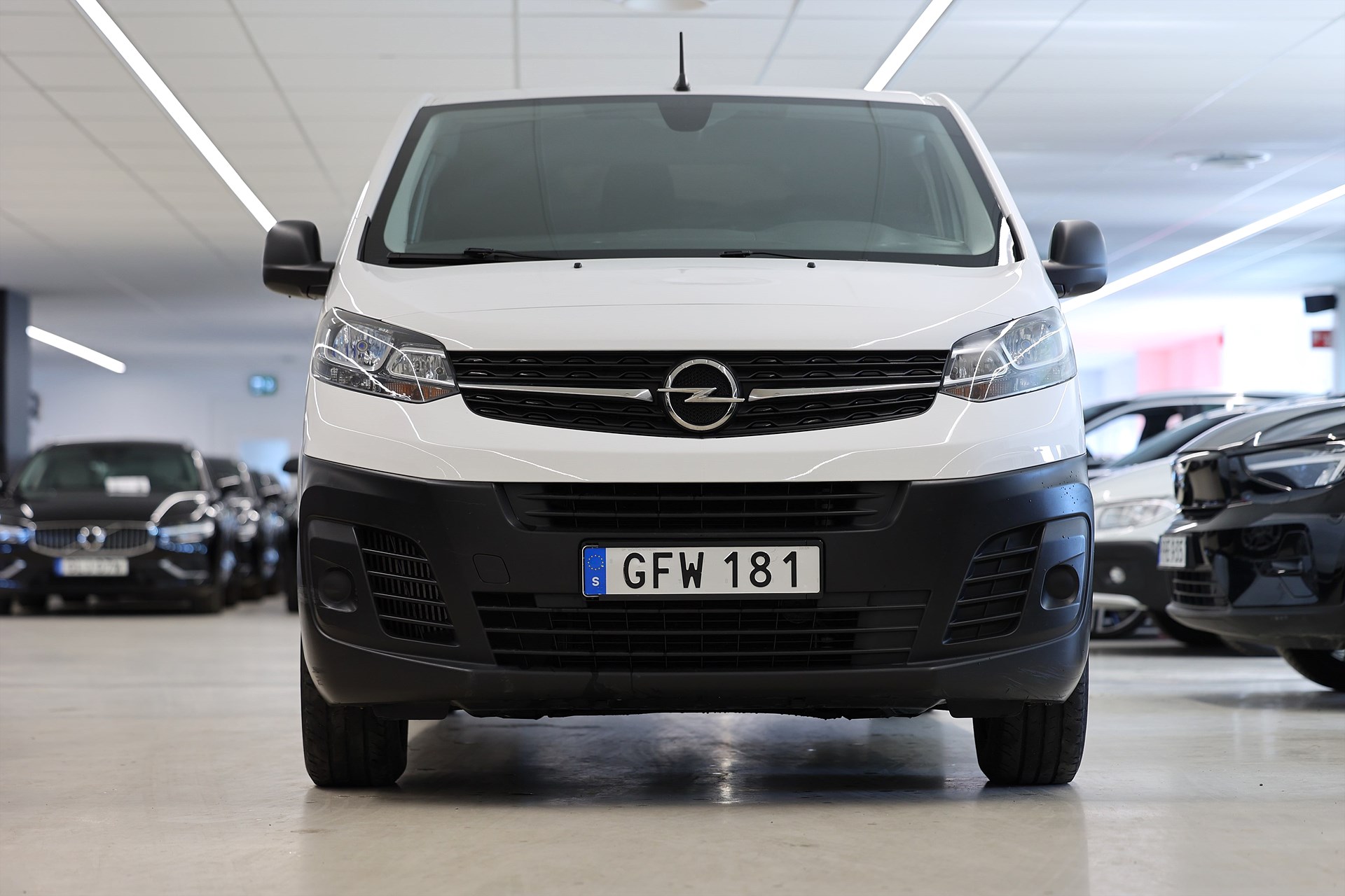 Opel Vivaro Skåpbil 2.0 BlueHDI 144hk L2 CarPlay 3-Sits 360-Kamera