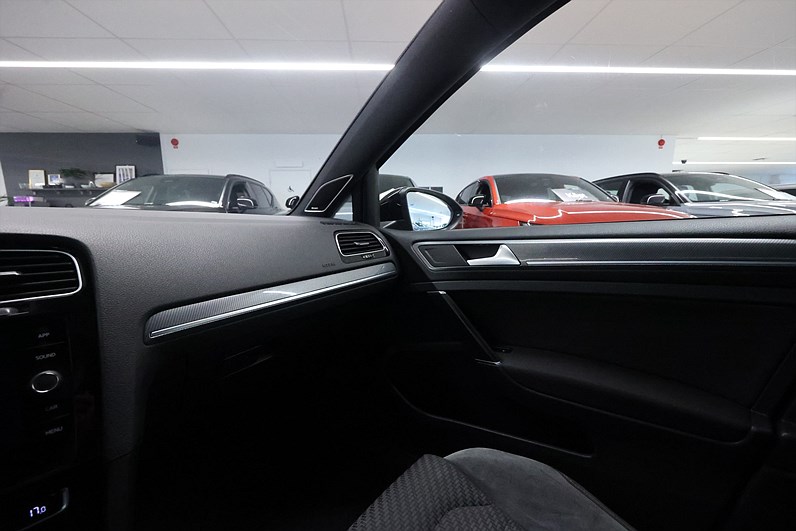 Volkswagen Golf 1.4 TSI 150hk R-Line Dynaudio Pano Värmare