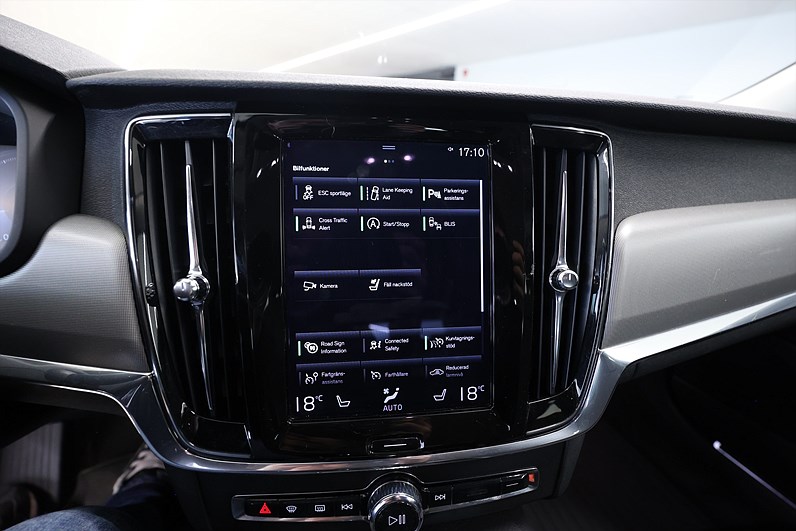 Volvo V90 Cross Country D4 AWD Momentum B-kamera Keyless MOMS