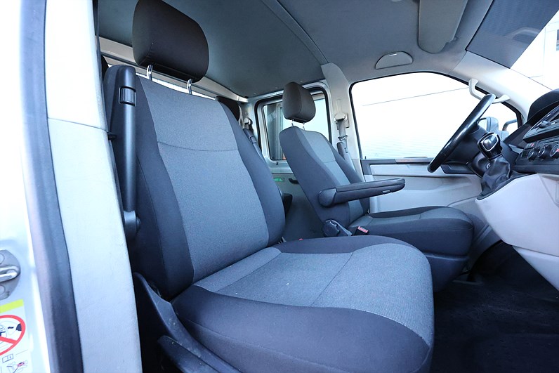 Volkswagen Transporter DH 2.0 TDi 150hk Värmare LED Drag MOMS