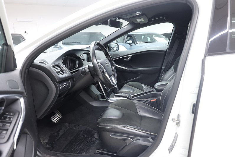 Volvo V40 D2 120hk R-Design PDC LED Farth Bluetooth