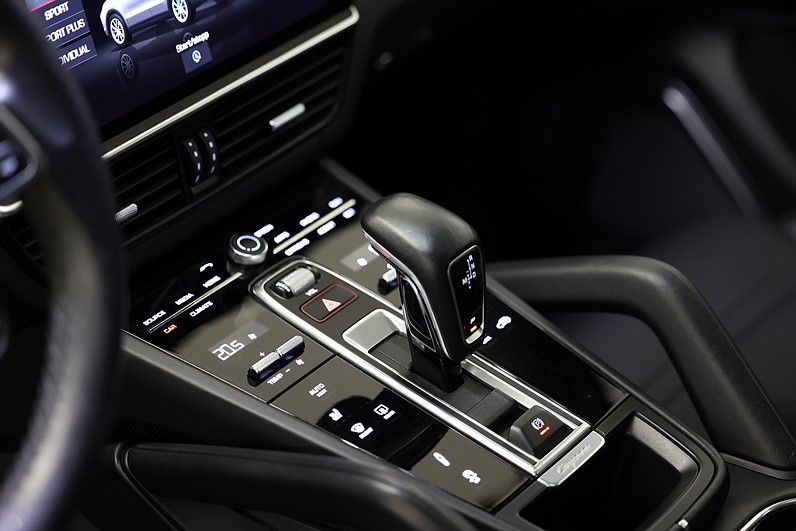 Porsche Cayenne S 440hk Sport Chrono Pano Burmester Drag