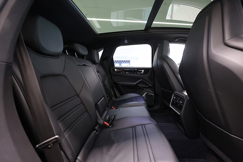 Porsche Cayenne S 440hk Sport Chrono Pano Burmester Drag