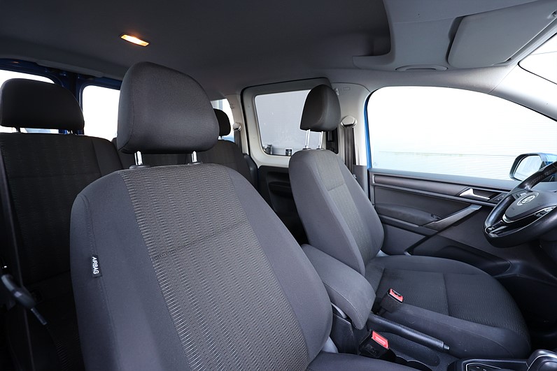 Volkswagen Caddy Life 2.0 TDI 102hk LED Värmare Carplay