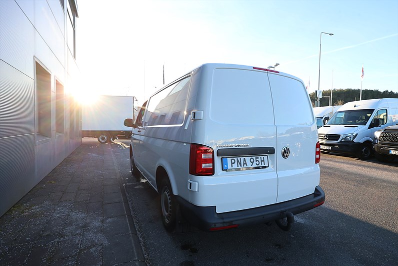 Volkswagen Transporter 2.0 TDI 150hk Värmare Drag LEASBAR