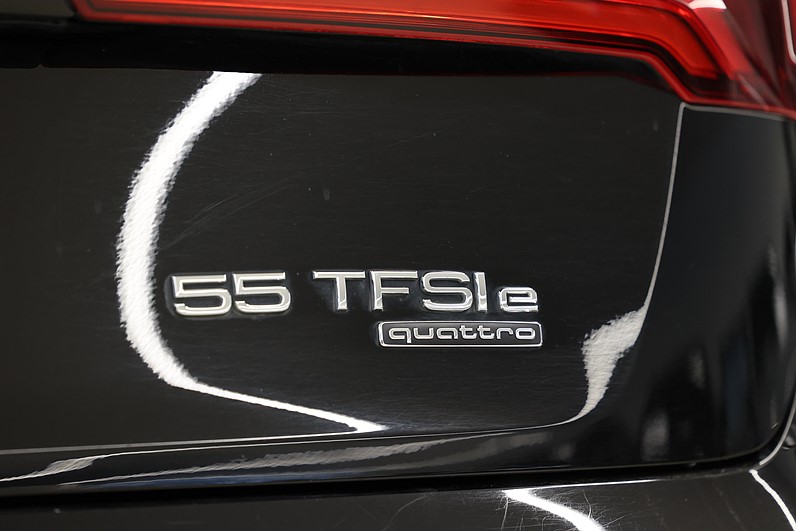 Audi Q5 55 TFSI e Q 367hk S-Line PHEV Keyless Drag LEASBAR
