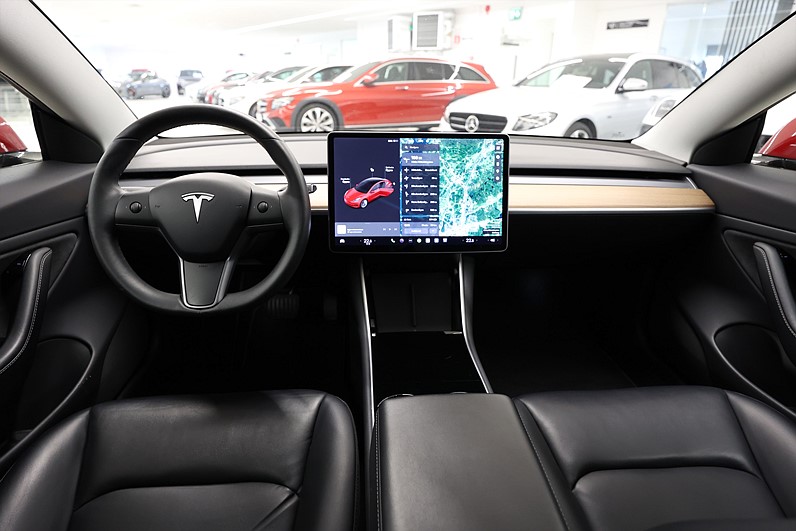 Tesla Model 3 Long Range AWD 440hk Pano Premium AP