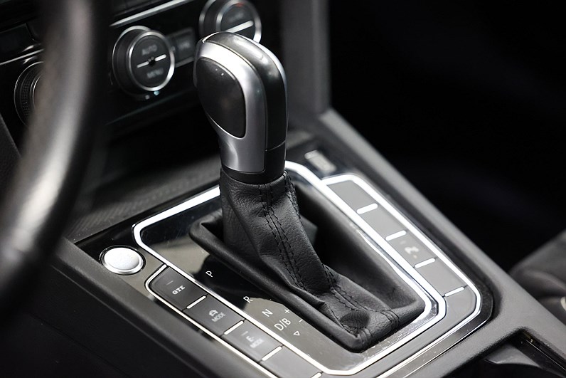 Volkswagen Passat GTE 218hk Executive Cockpit B-kamera Drag MOMS