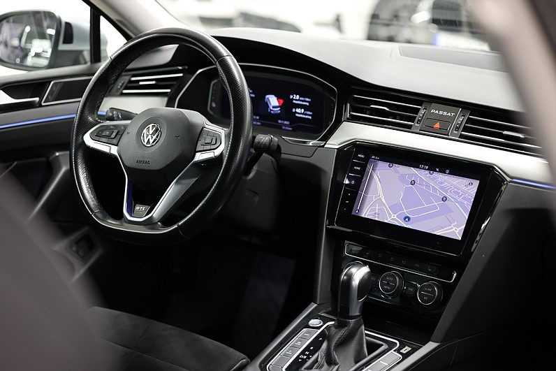 Volkswagen Passat GTE 218hk Executive Cockpit B-kamera Drag MOMS