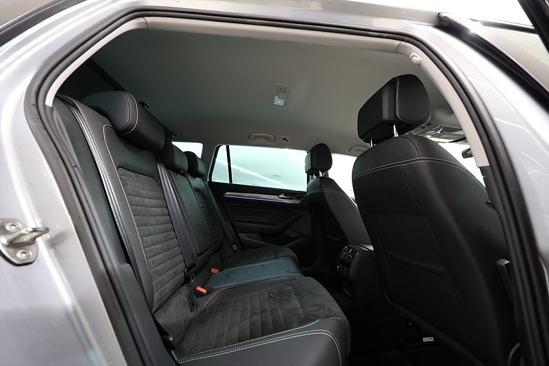 Volkswagen Passat GTE 218hk Executive Cockpit B-kamera Drag MOMS