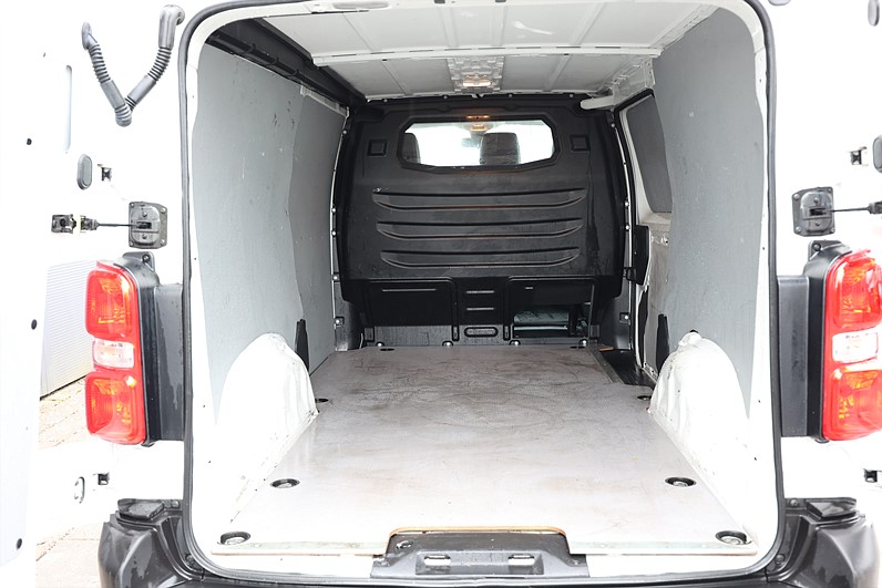 Citroën Jumpy 2.0 BlueHDI 180hk L3 Värmare PDC LEASBAR