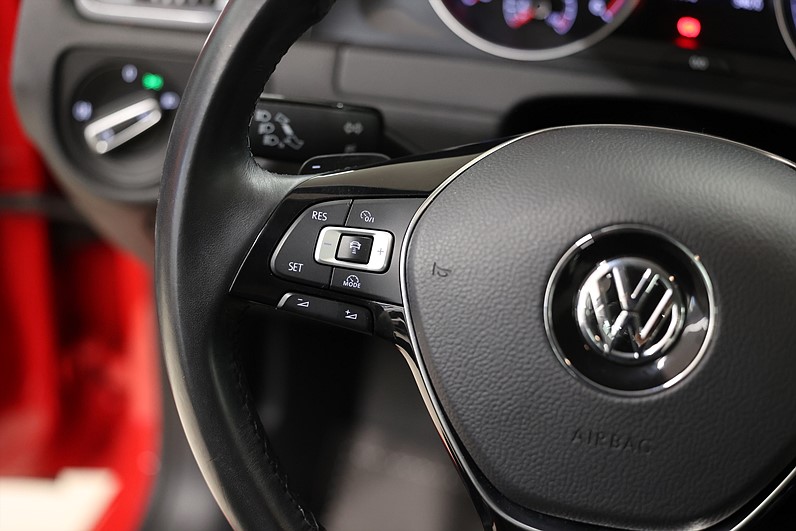 Volkswagen Golf 1.6 TDI 115hk Comfort Carplay Värmare
