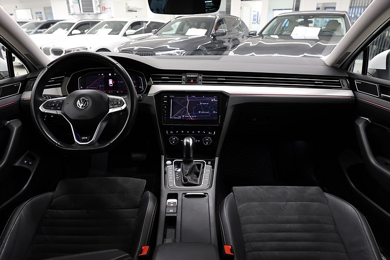 Volkswagen Passat GTE 218hk Executive Cockpit Dynaudio Drag MOMS