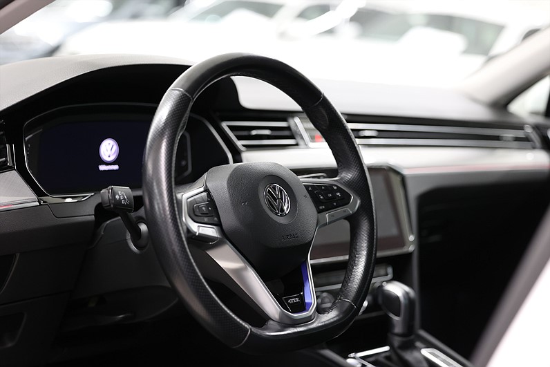 Volkswagen Passat GTE 218hk Executive Cockpit Dynaudio Drag MOMS