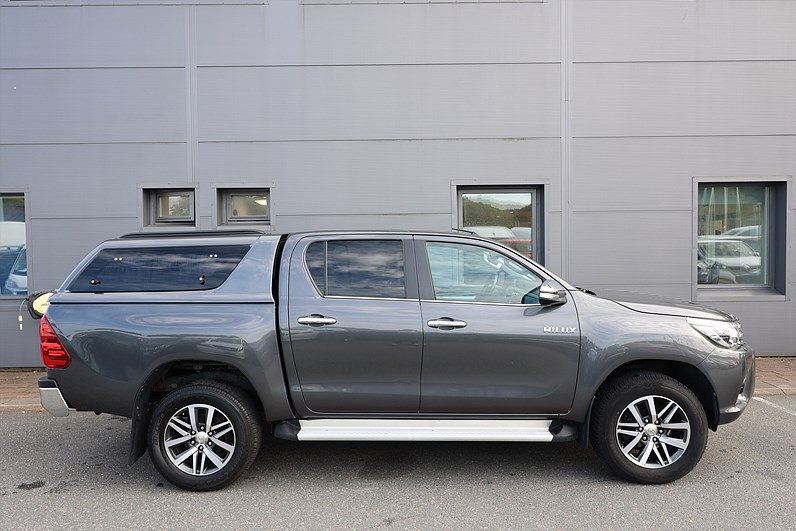 Toyota Hilux 2.4 AWD 150hk Kåpa B-kamera Keyless Drag