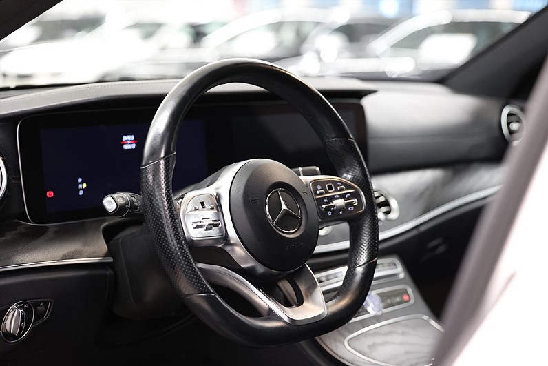 Mercedes-Benz E 200 T D AMG Line Widescreen Skinn B-kamera