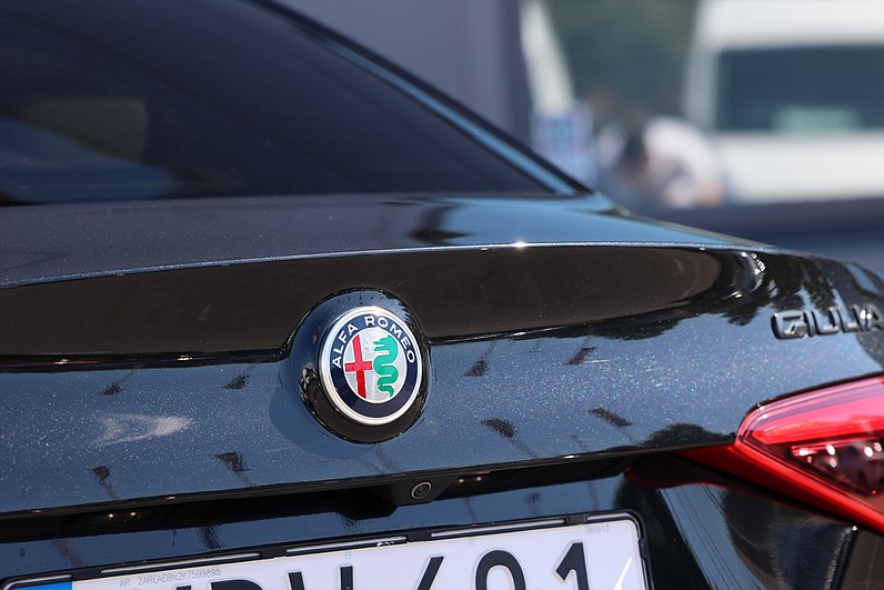 Alfa Romeo Giulia 2.0 TBi 200hk Keyelss Backkamera Dragkrok