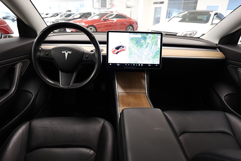 Tesla Model 3 Standard Range 258hk Pano AP Skinn