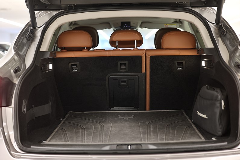 Maserati Levante Q4 350hk Panorama Luftfjädring Sv.Såld LEASBAR