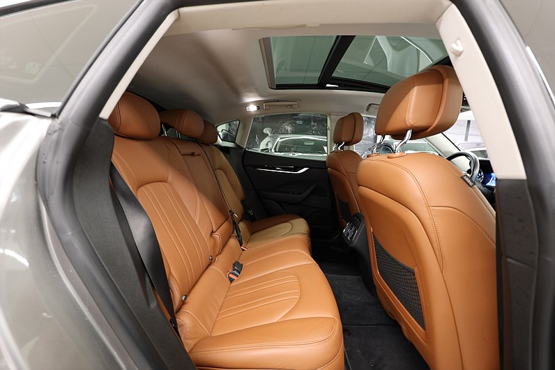 Maserati Levante Q4 350hk Panorama Luftfjädring Sv.Såld LEASBAR
