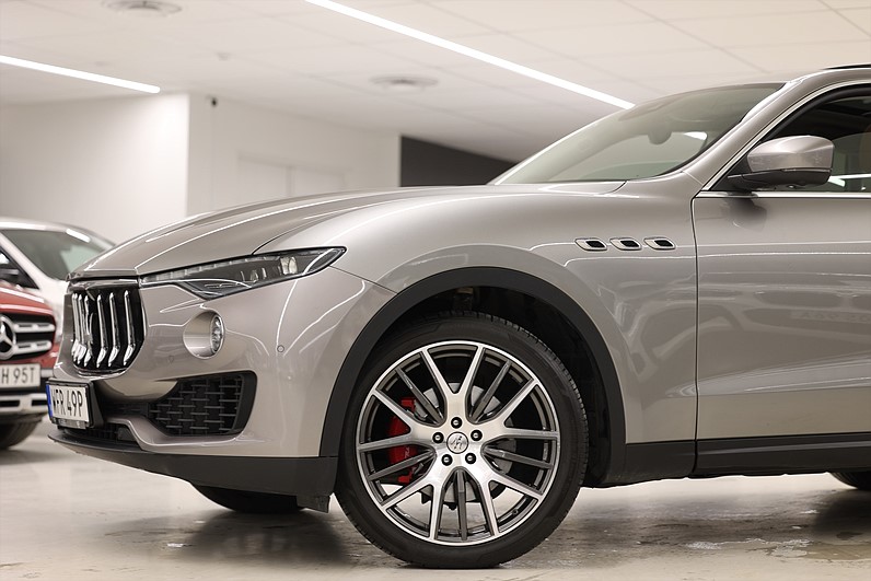 Maserati Levante Q4 350hk Panorama Luftfjädring Sv.Såld LEASBAR
