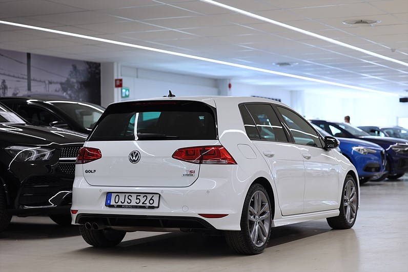 Volkswagen Golf 1.4 TSI 150hk R-Line Premium PDC Årskatt 514:-