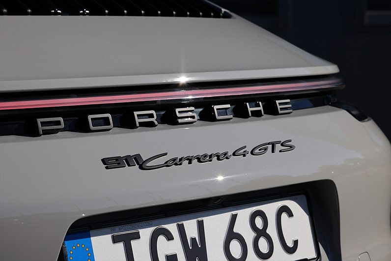 Porsche 911 Carrera 4 GTS 480hk BOSE Taklucka Sportavgassystem
