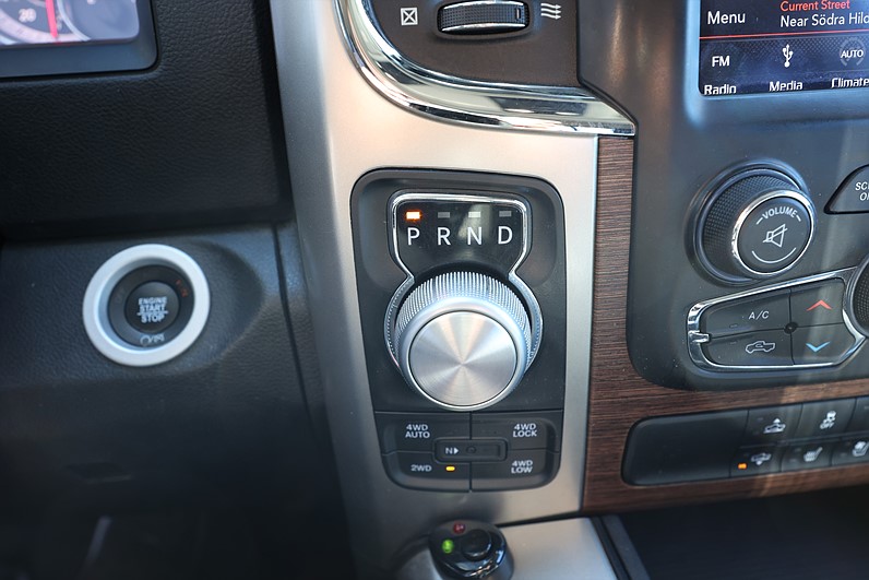 Dodge RAM 1500 5.7 4WD 401hk Laramie Drag MOMS