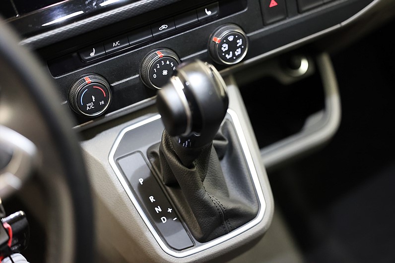 Volkswagen Transporter 2.0 TDI 4Motion V-Inrett Cockpit Värmare Drag