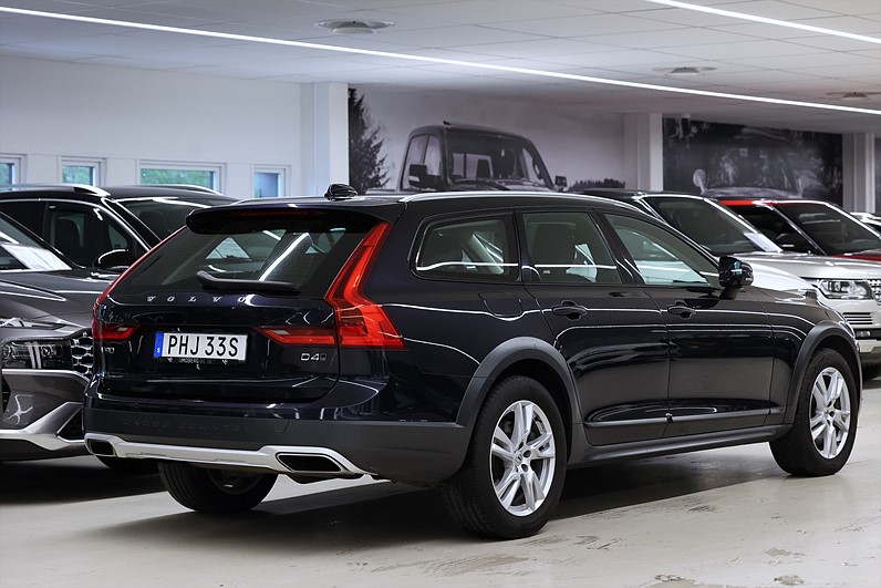 Volvo V90 Cross Country D4 AWD 190hk Momentum Navi Värmare