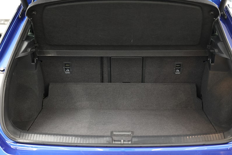 Volkswagen T-Roc 2.0 TSI 4M 190hk R-Line Cockpit Keyless B-kamera Drag