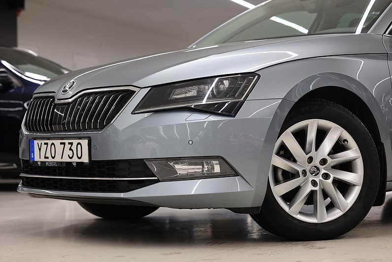 Skoda Superb Kombi 1.5 TSI 150hk Style Värmare Skinn Drag