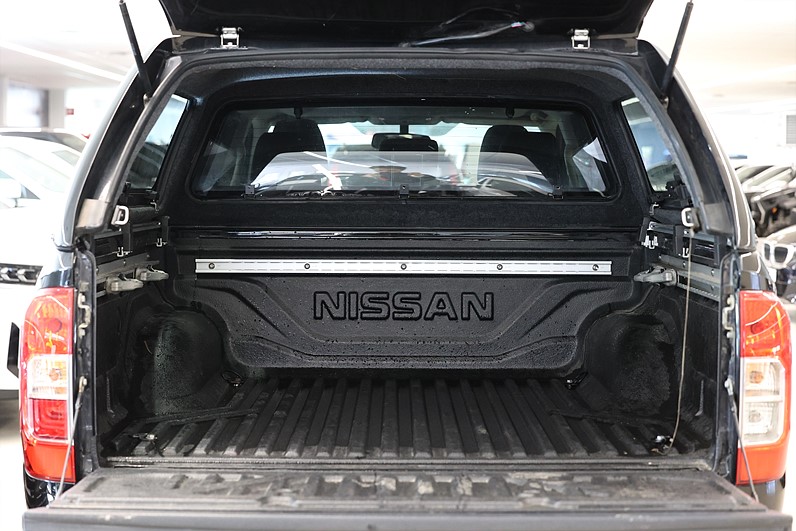 Nissan Navara 2.3 dCi 4WD N-Guard Kåpa Värmare LEASBAR