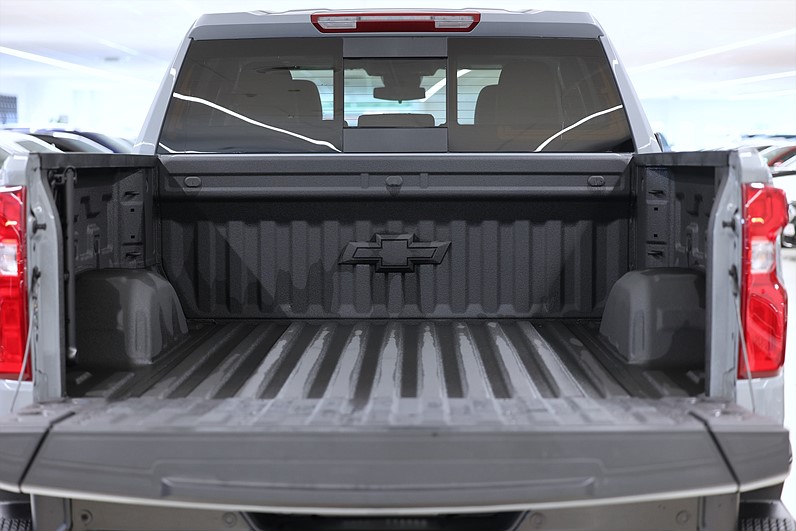 Chevrolet Silverado Trail Boss 6.2L V8 Z71 Off-Road Höjning Fabrik Tailgate