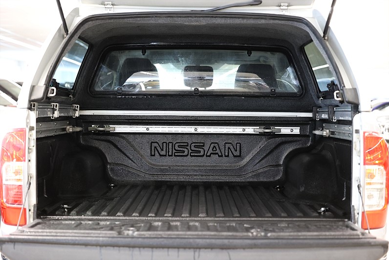 Nissan Navara 2.3 dCi 4WD 190hk Tekna Kåpa Värmare LEASBAR