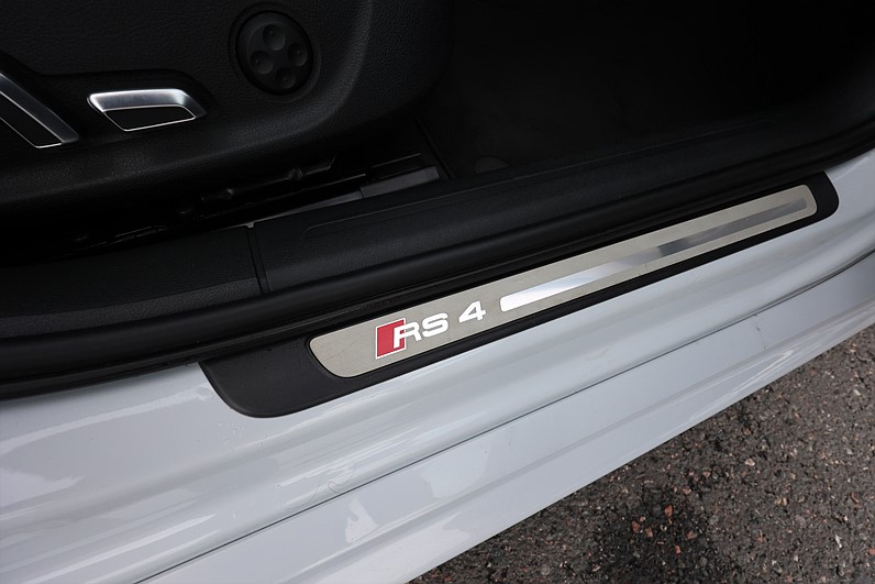 Audi RS4 Avant 4.2 Q 450hk Pano B&O Navi Sv.såld Sportavgas