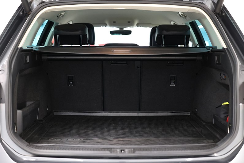 Volkswagen Passat SC 2.0 TSI 220hk Executive Värmare Drag Skinn