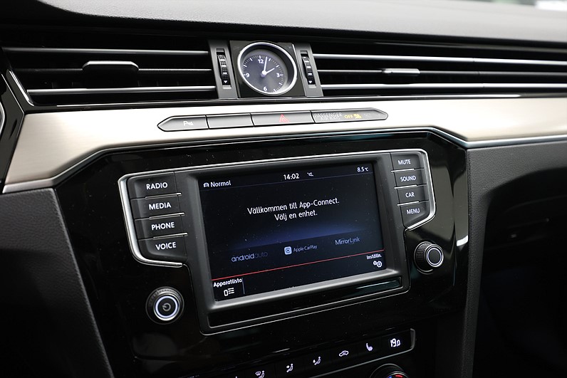 Volkswagen Passat SC 2.0 TSI 220hk Executive Värmare Drag Skinn