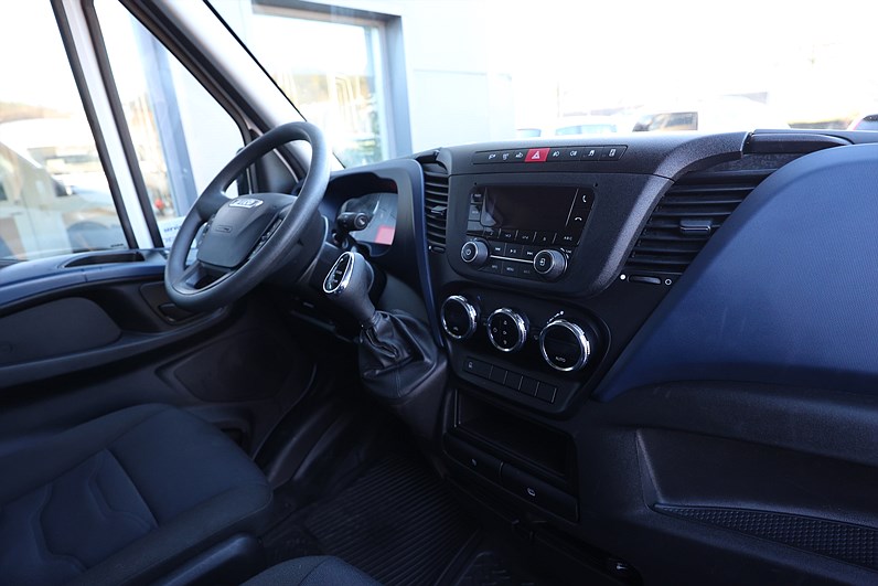Iveco Daily 35 2.3 JTD Hi-Matic L2H2 12m3 Värmare LEASBAR
