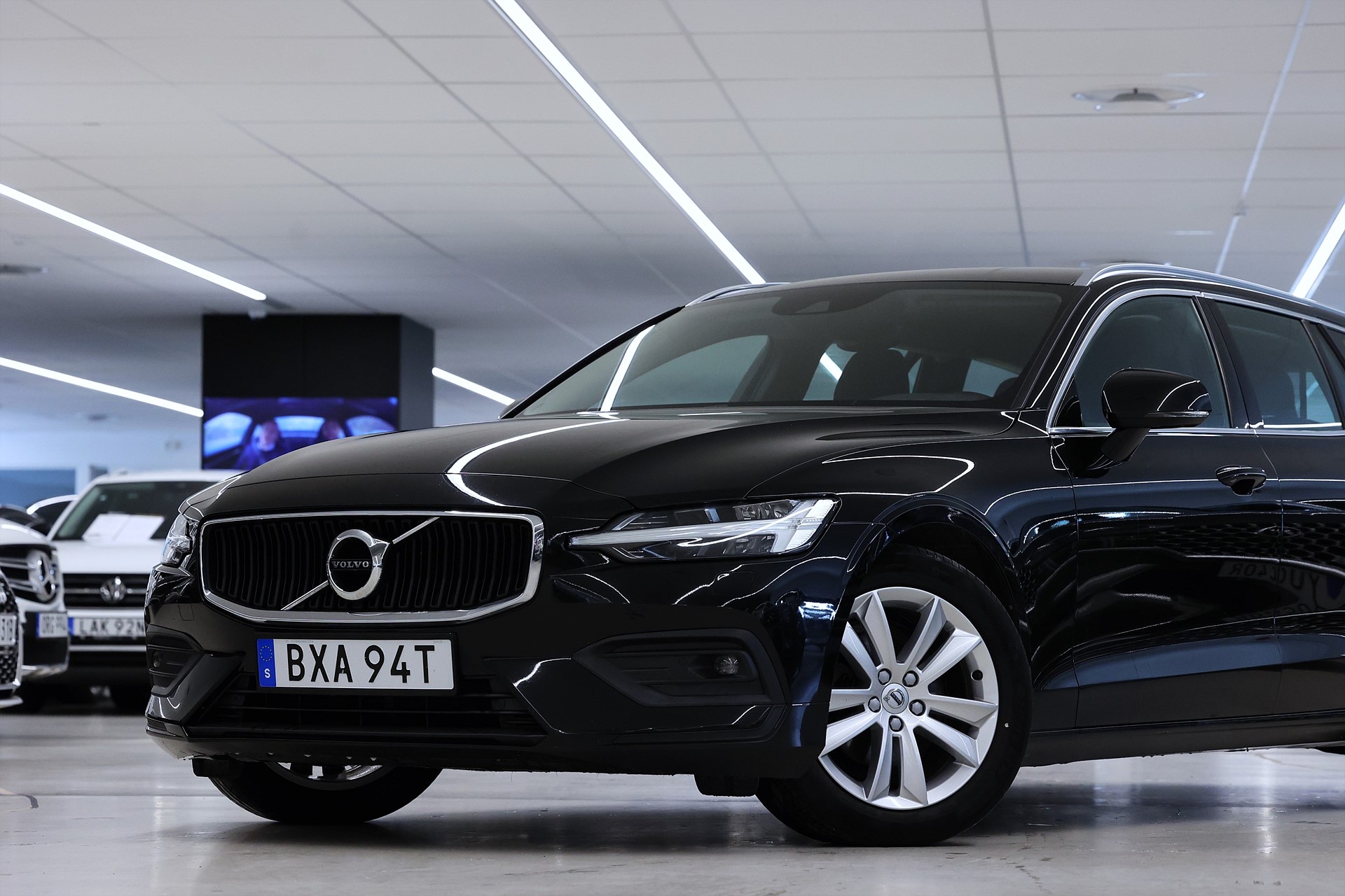 Volvo V60 D4 AWD 190hk Momentum Drag Keyless Navi LEASBAR