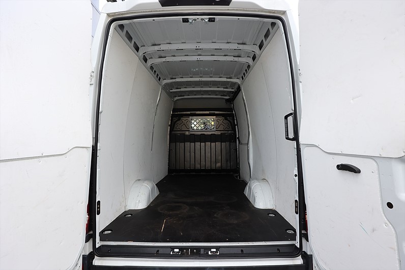 Iveco Daily 35 3.0 JTD CNG 136hk L2H2 LEASBAR 1988kr Årsskatt