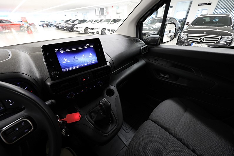 Toyota ProAce City 1.5D 100hk Värmare B-kamera Carplay LEASBAR