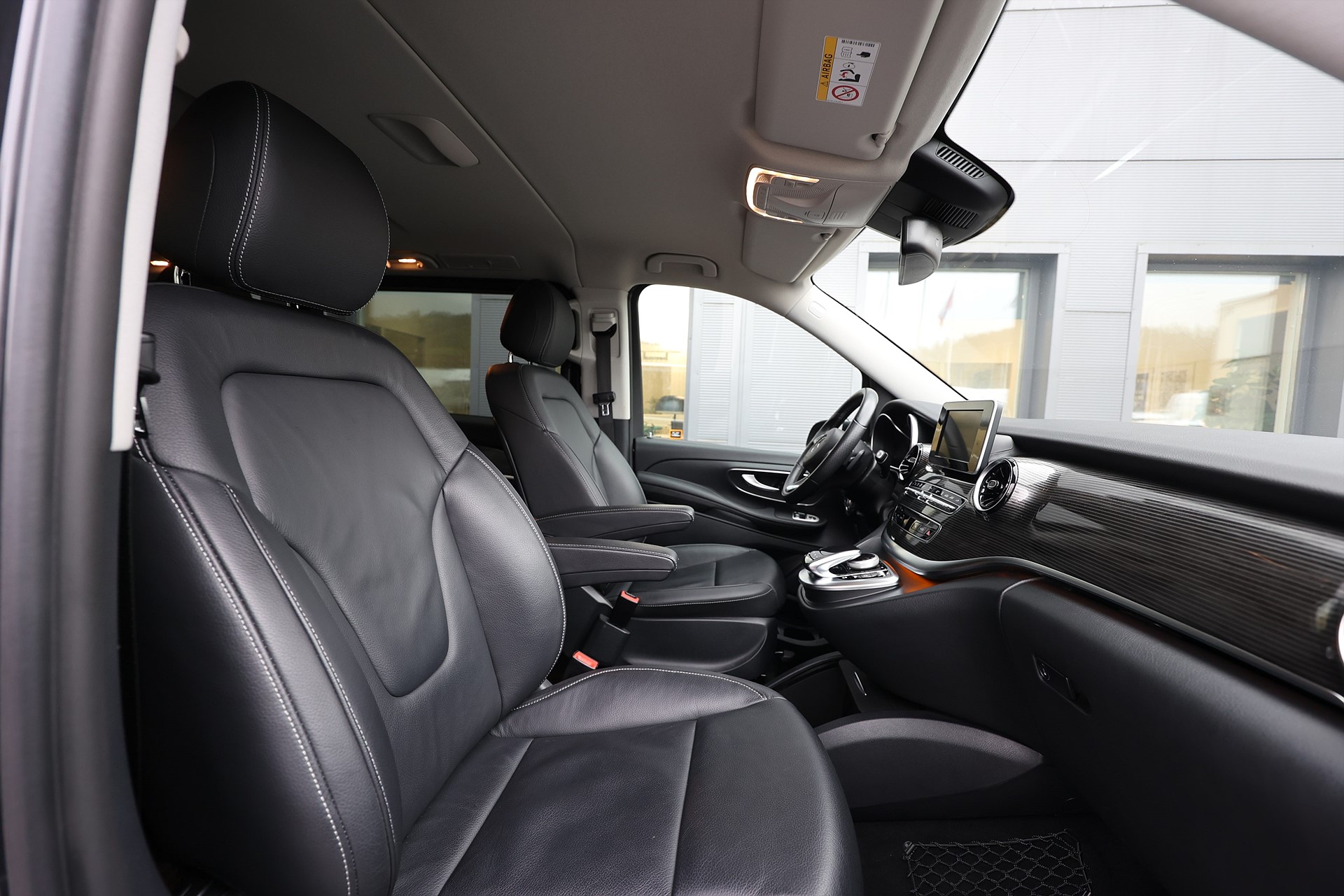 Mercedes-Benz V 300d 4M 239hk Avantgarde 7-Sits Drag Värmare Skinn