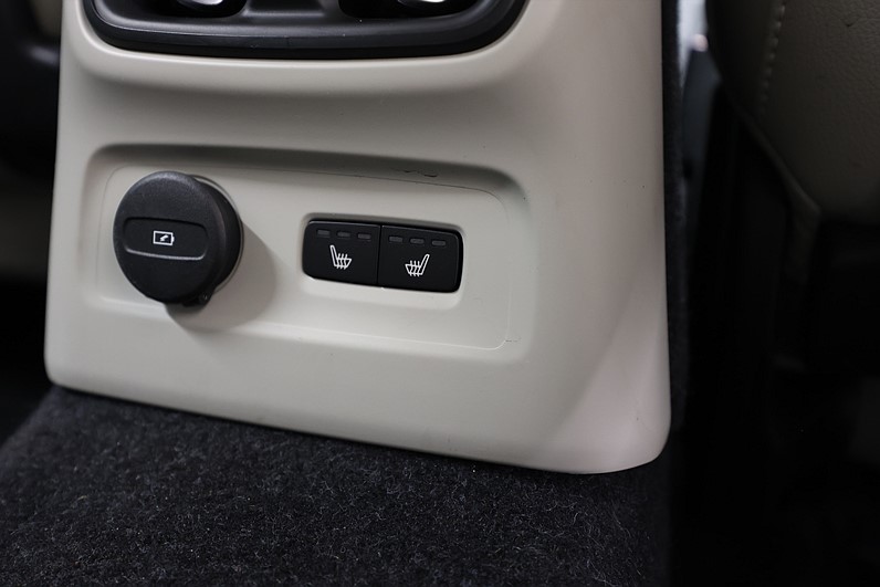 Volvo XC40 Recharge T4 Inscription Exp Skinn Värmare LEASBAR