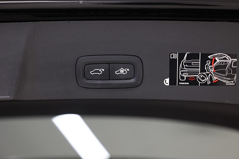 Volvo XC40 Recharge T4 Inscription Exp Skinn Värmare LEASBAR