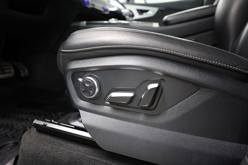 Audi Q7 3.0 TDI Q 272hk S-Line 7-sits BOSE Cockpit Takbox