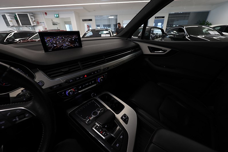 Audi Q7 3.0 TDI Q 272hk S-Line 7-sits BOSE Cockpit Takbox