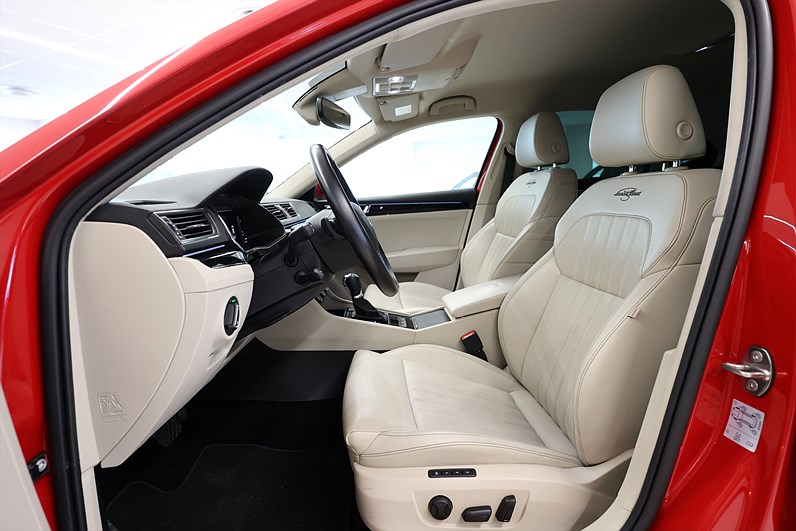 Skoda Superb iV PHEV 218hk L&K Business Adventure Edt. Värmare