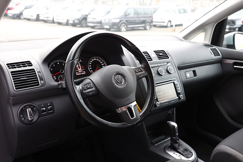 Volkswagen Touran 1.4 TSI 140hk 7-sits Backkamera Drag