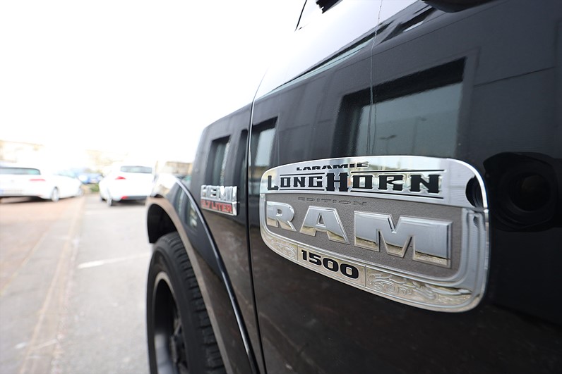 Dodge RAM 1500 5.7 V8 401hk Longhorn Luftfjädring LEASBAR